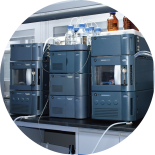 <br>
配備UPLC/LC-MS/GC/GC-MS<br>
支撐非標復雜樣品檢測<br>
精準驗證自主研發耗材性能<br>
從快速打譜到應用測試<br>
全流程數據可追溯<br>
為技術優化提供可靠依據